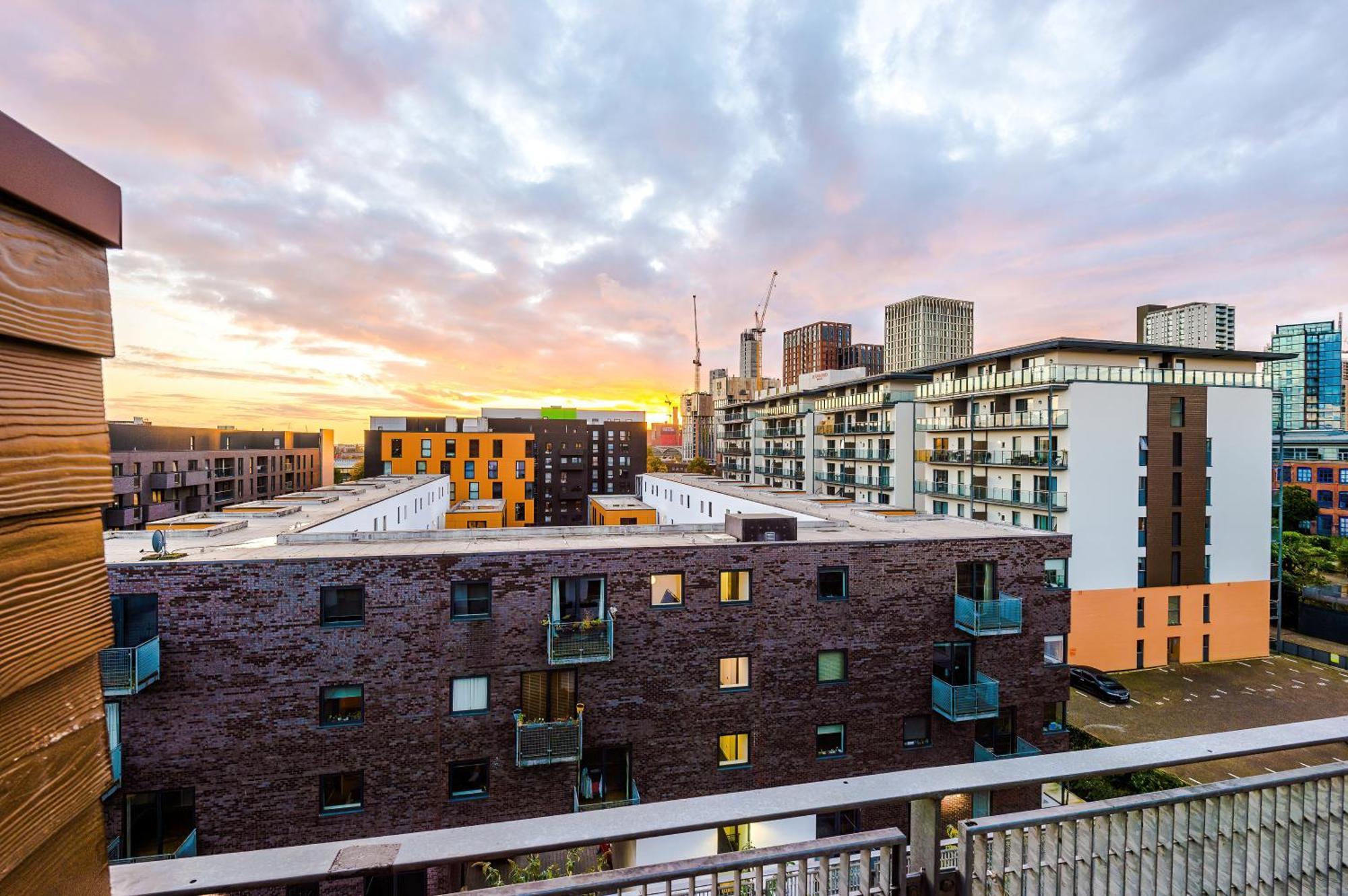 Sleeps 8, Duplex Apartment, Pool Table, Balcony X2, Long Term Disc, Perfect For Groups *