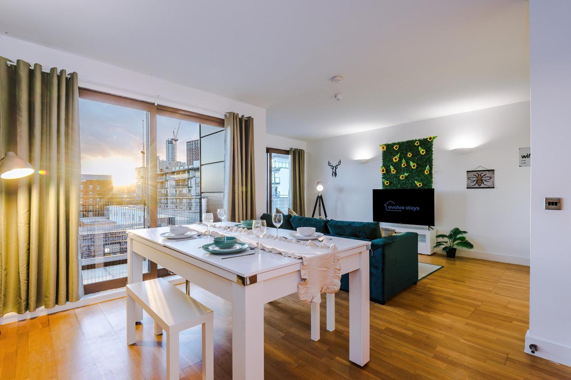 Apartment Sleeps 8, Duplex Apartment, Pool Table, Balcony X2, Long Term Disc, Perfect For Groups
