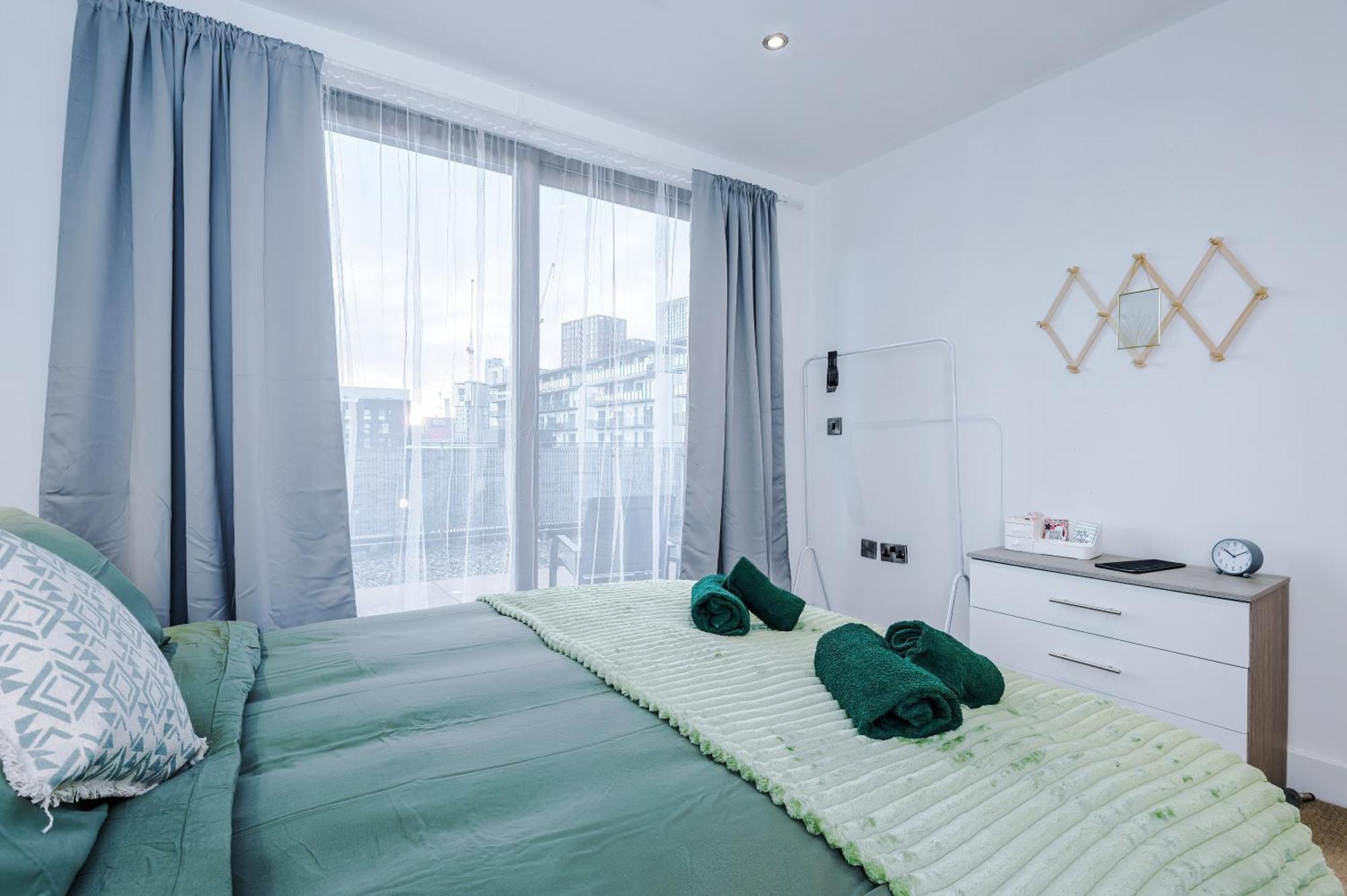 Sleeps 8, Duplex Apartment, Pool Table, Balcony X2, Long Term Disc, Perfect For Groups Apartment *