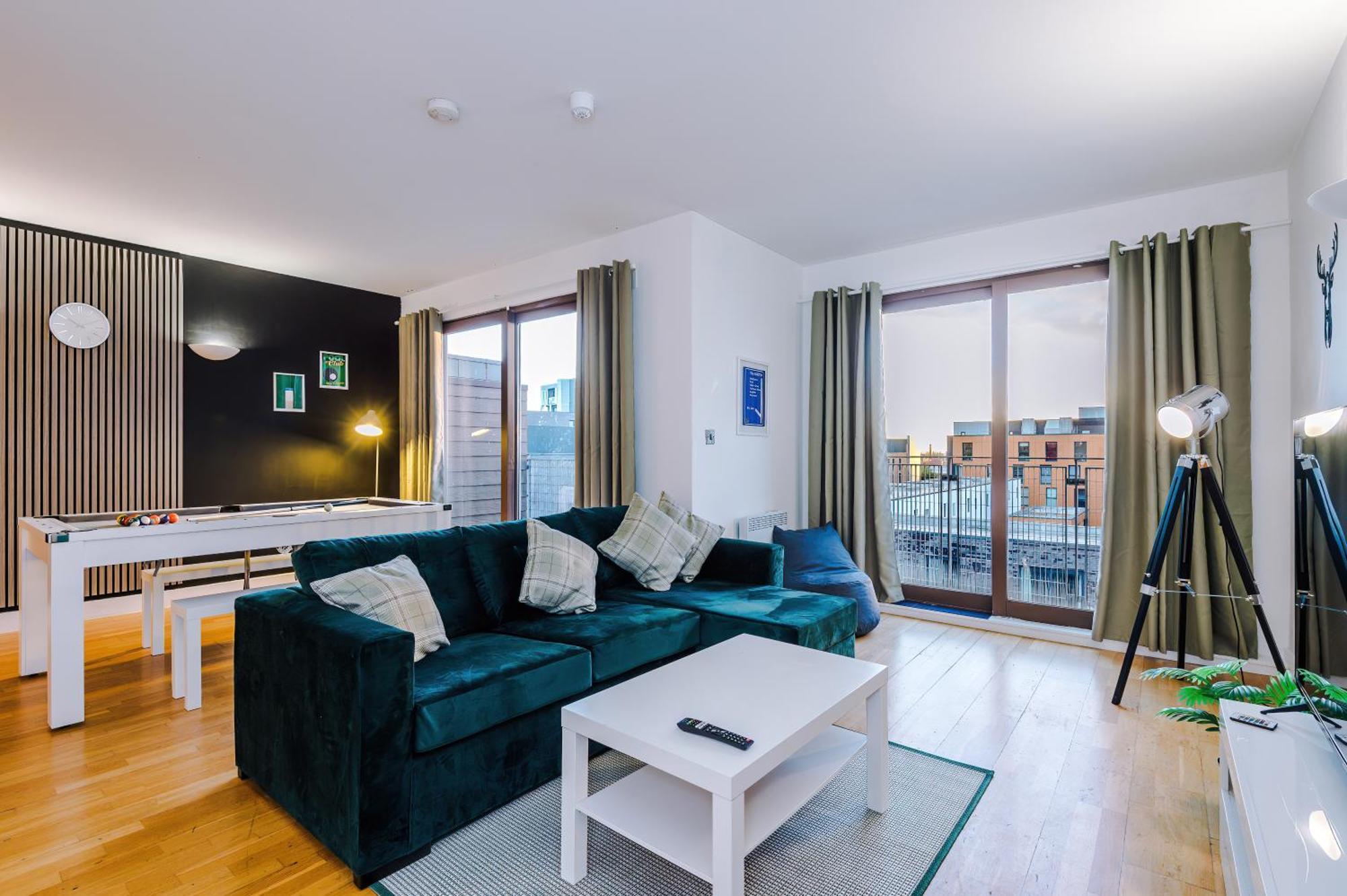 Sleeps 8, Duplex Apartment, Pool Table, Balcony X2, Long Term Disc, Perfect For Groups *