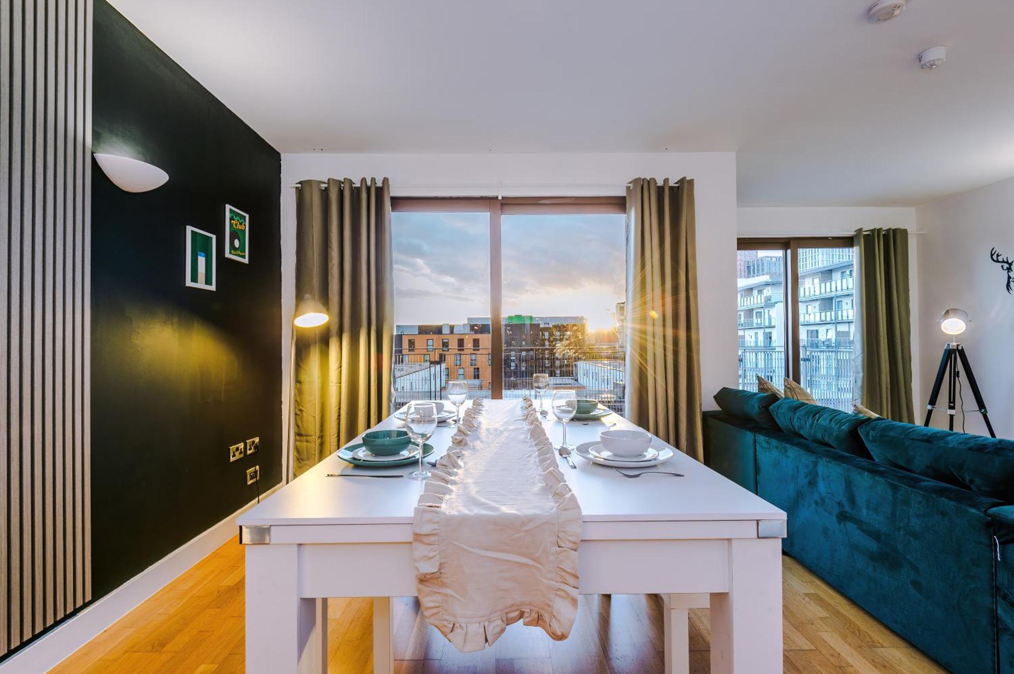 Apartment Sleeps 8, Duplex Apartment, Pool Table, Balcony X2, Long Term Disc, Perfect For Groups *