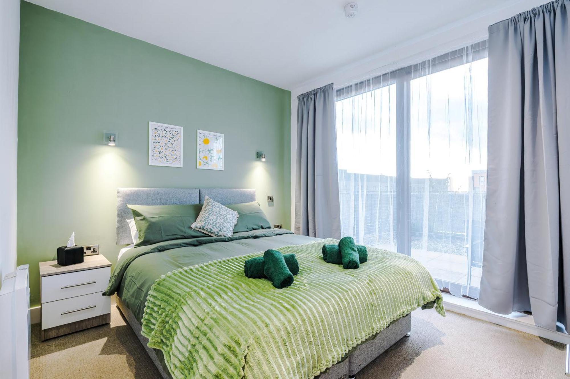 Sleeps 8, Duplex Apartment, Pool Table, Balcony X2, Long Term Disc, Perfect For Groups