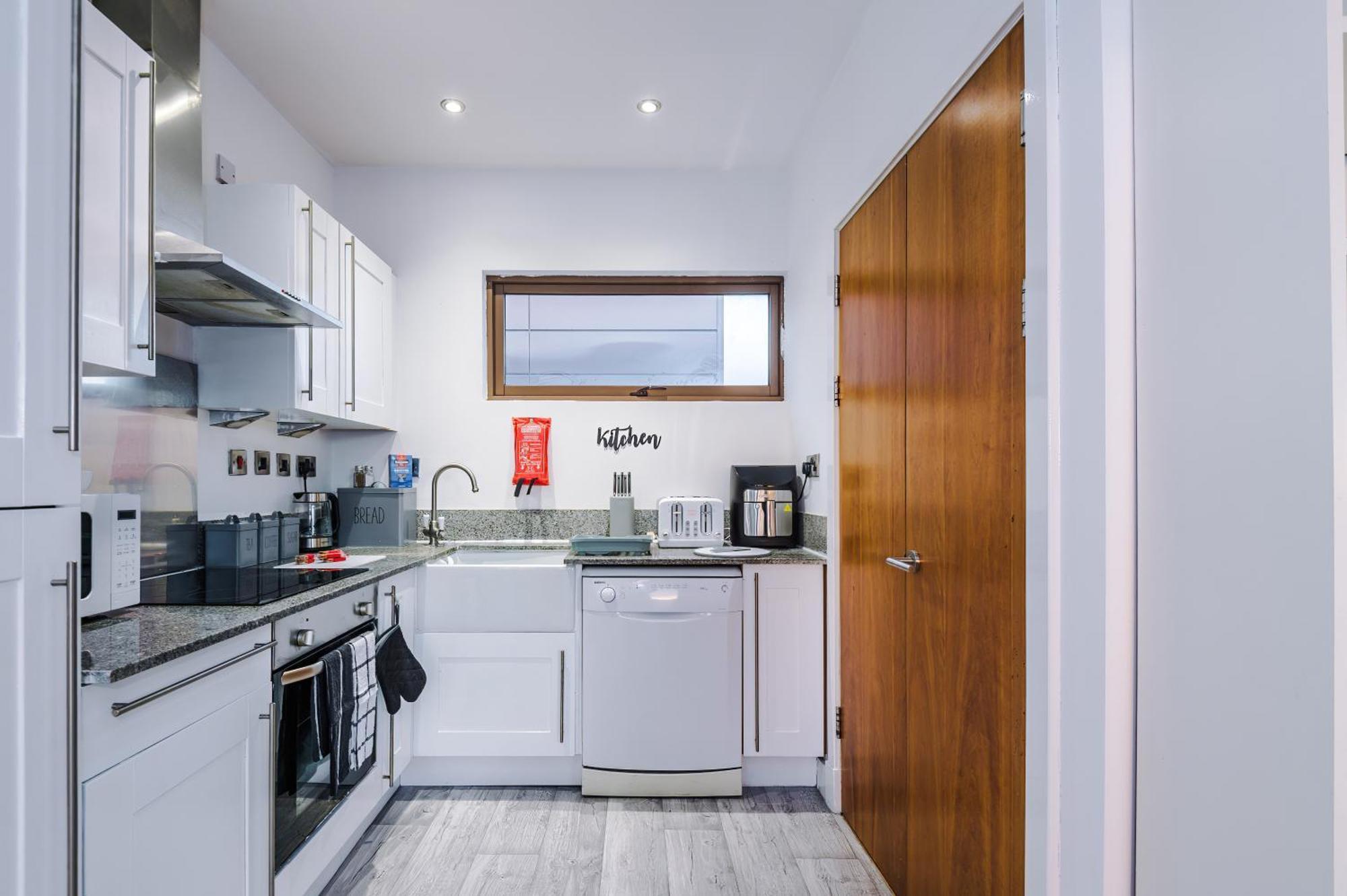 Sleeps 8, Duplex Apartment, Pool Table, Balcony X2, Long Term Disc, Perfect For Groups *