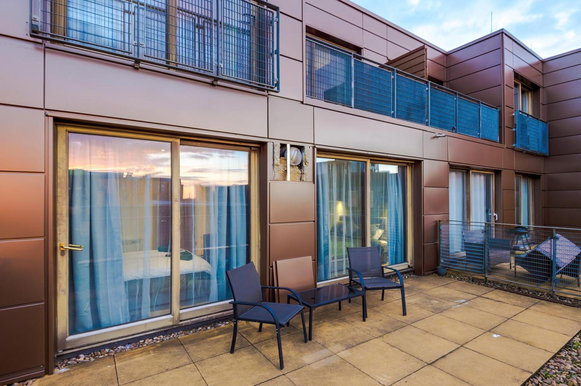 Sleeps 8, Duplex Apartment, Pool Table, Balcony X2, Long Term Disc, Perfect For Groups * Manchester